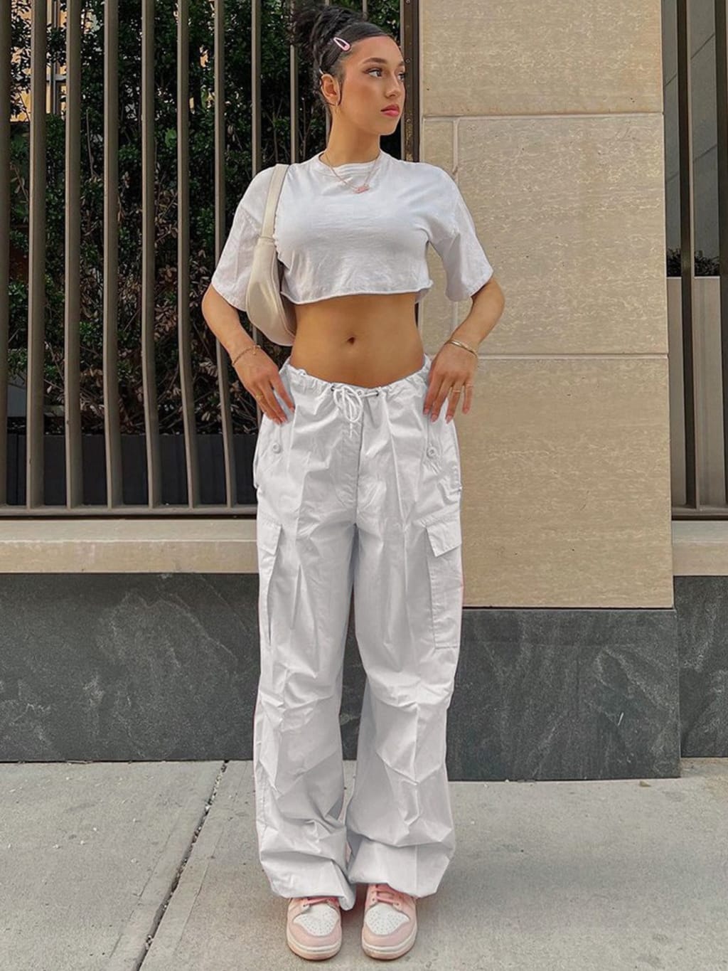 Baggy Cargo Pants and Cropped Tee for Street Style Baggy Cargo Pants and Cropped Tee for Street Style — Y2K Outfits