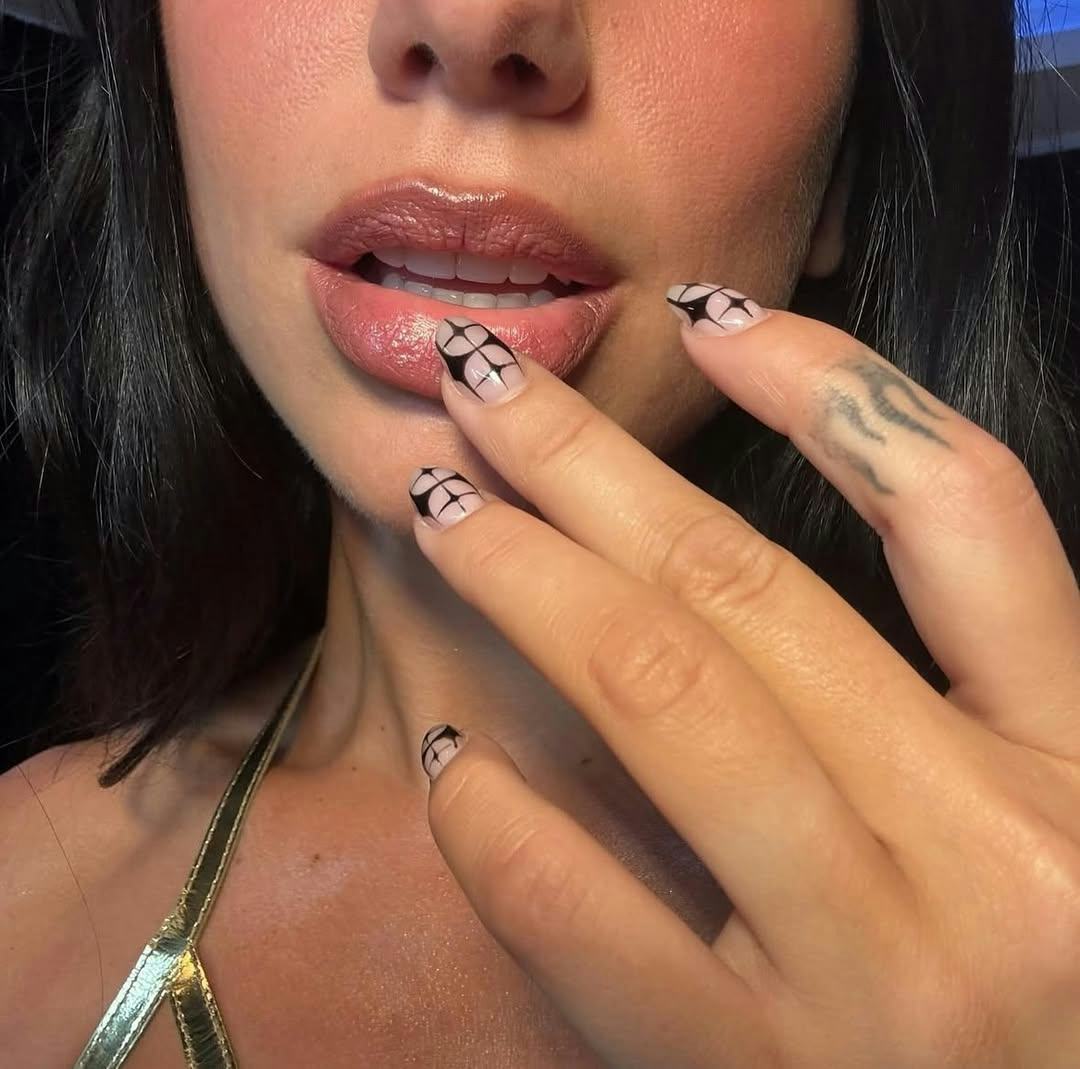 Geometric Grid on Medium Square Geometric Grid on Medium Square — Negative Space Nails