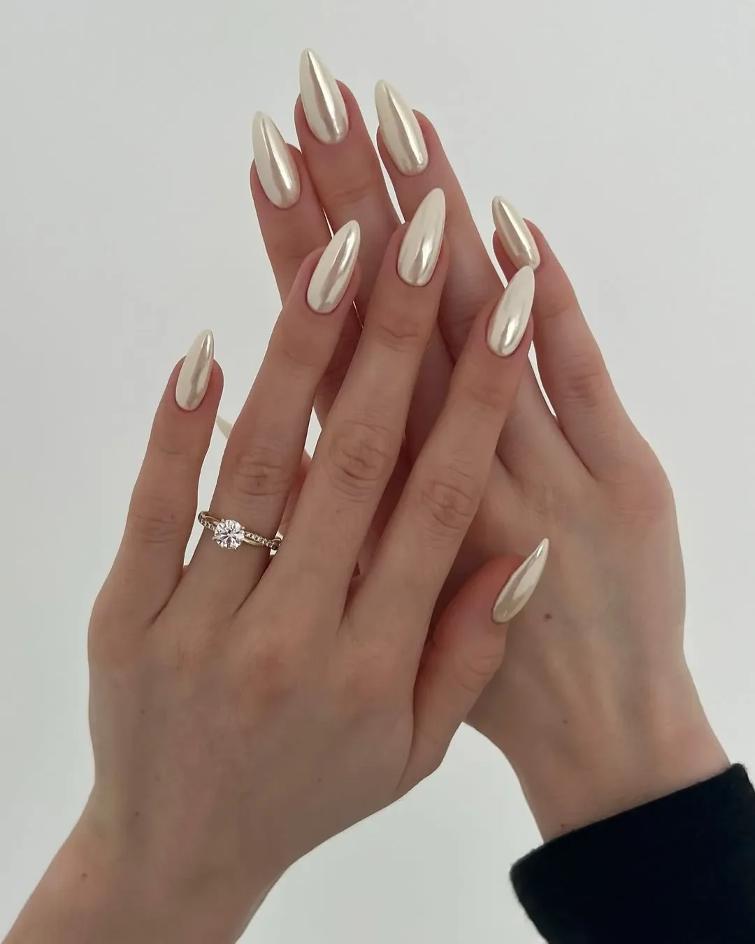 29 Elegant Pearl Chrome Nails: The Elegant Manicure Trend Taking Over Pinterest