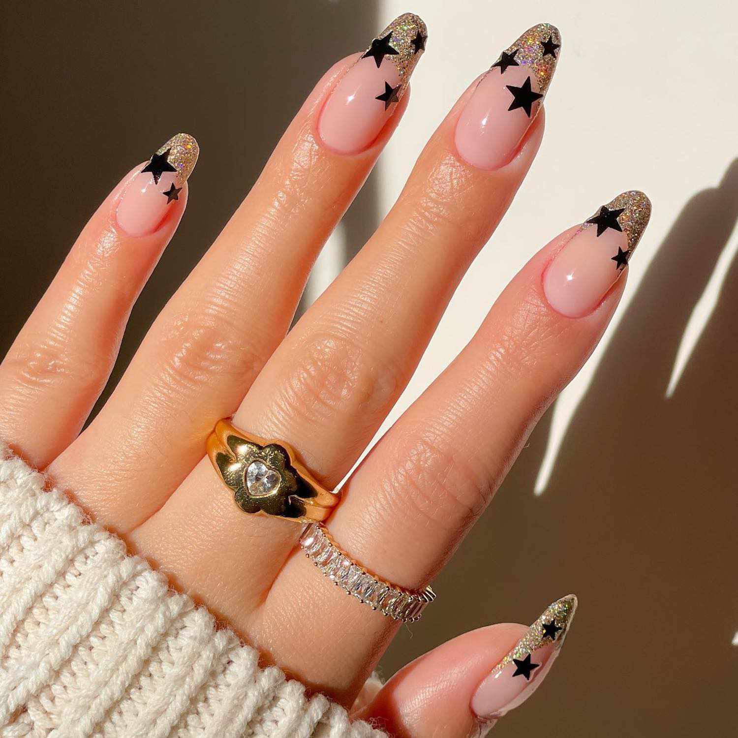 Neutral Beige Red Star Decal Nails Neutral Beige Red Star Decal Nails — Star Nails