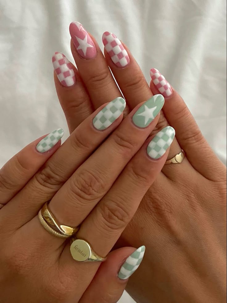 Pastel Checkered Nails with Stars Pastel Checkered Nails with Stars