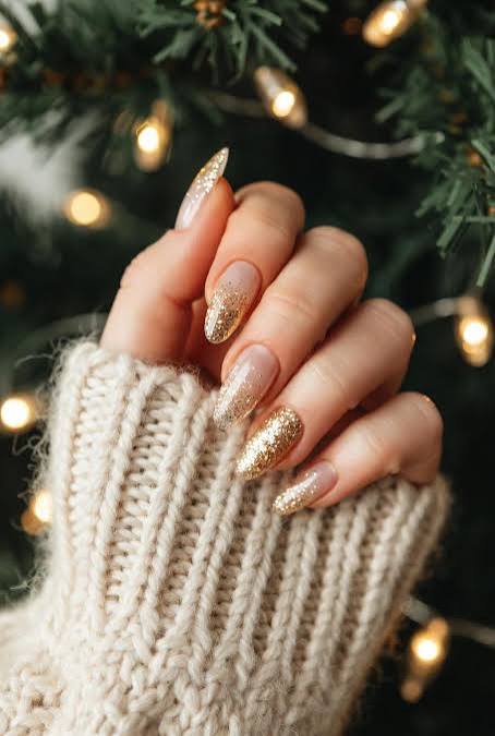 Dense Gold Glitter Oval Nails Dense Gold Glitter Oval Nails — Gold Nails