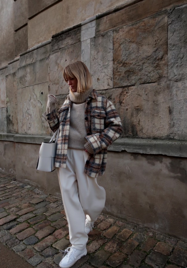 Cozy Plaid Shacket Over a Neutral Base Cozy Plaid Shacket Over a Neutral Base — Scandinavian Outfits