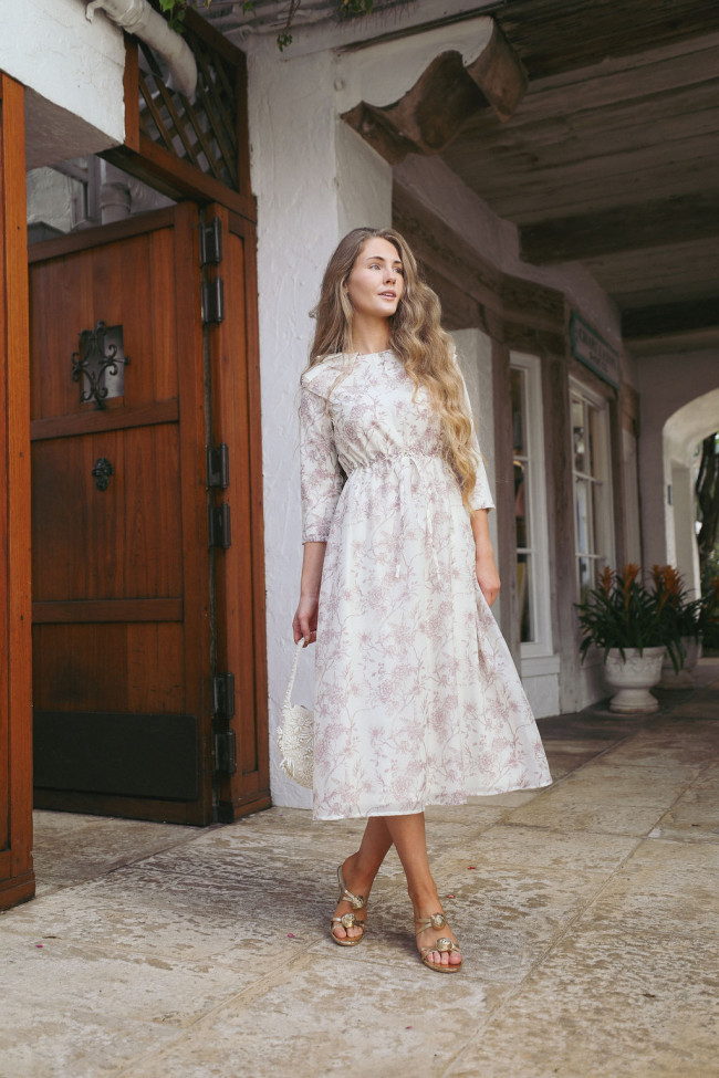 Gold Flat Sandals Outfit Idea — Date Night Outfits
