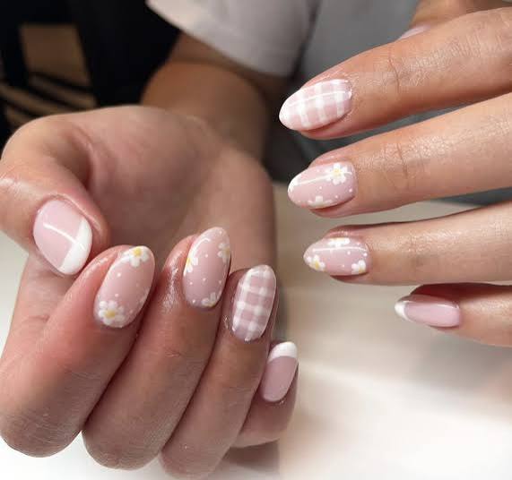 Pale Pink Floral Gingham Short Oval Nails — Aesthetic Nails