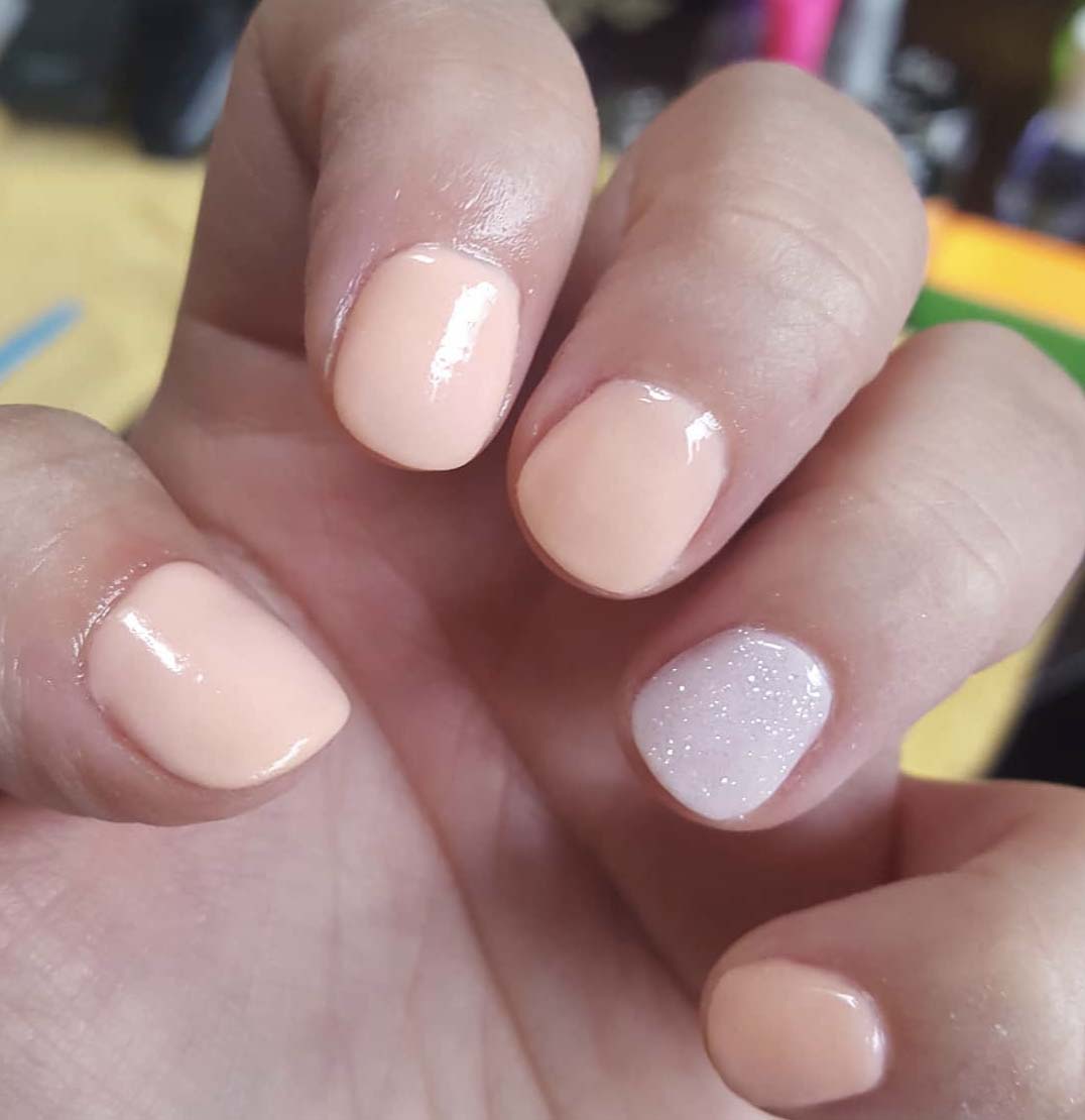 Pale Peach with White Glitter Accent — Short Round Nails