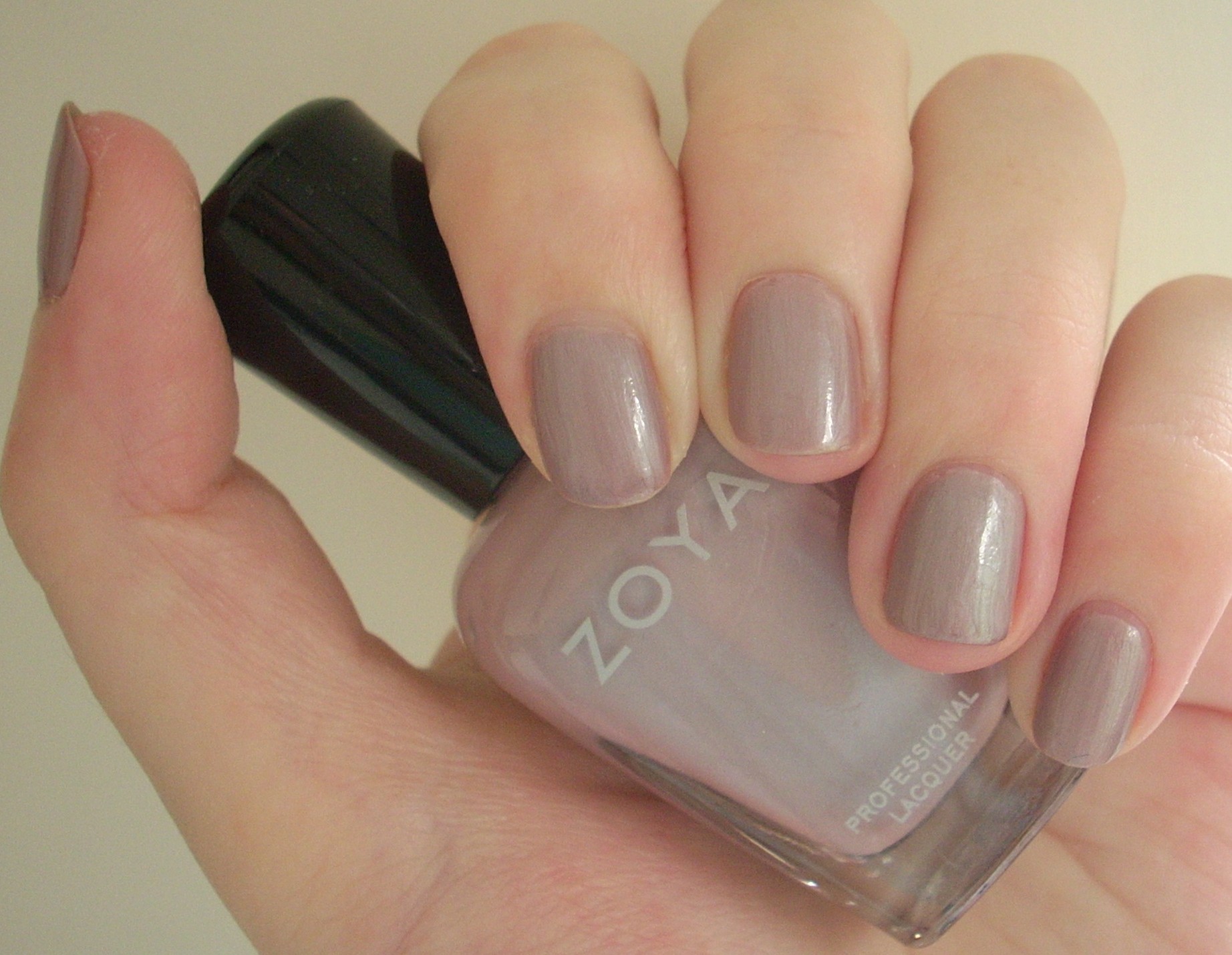 Taupe Grey Glossy Short Square Nails Taupe Grey Glossy Short Square Nails — Nails for Pale Skin
