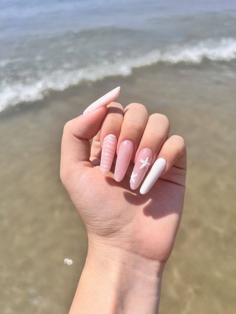 Pale Pink Glitter Coffin Nails Pale Pink Glitter Coffin Nails — Cruise Nails