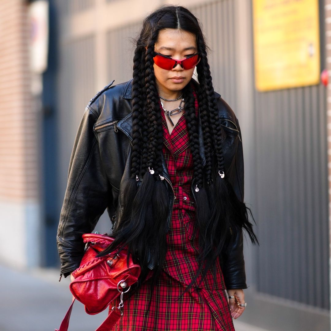 Oversized Plaid Shirt with Ripped Jeans and Cap — Grunge Outfits