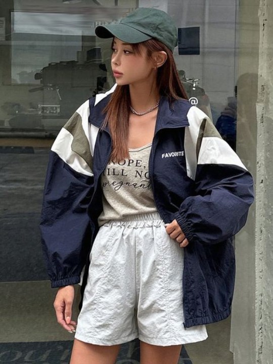 Color-Block Jacket for a Sporty Streetwear Aesthetic Color-Block Jacket for a Sporty Streetwear Aesthetic — Gorpcore Outfits