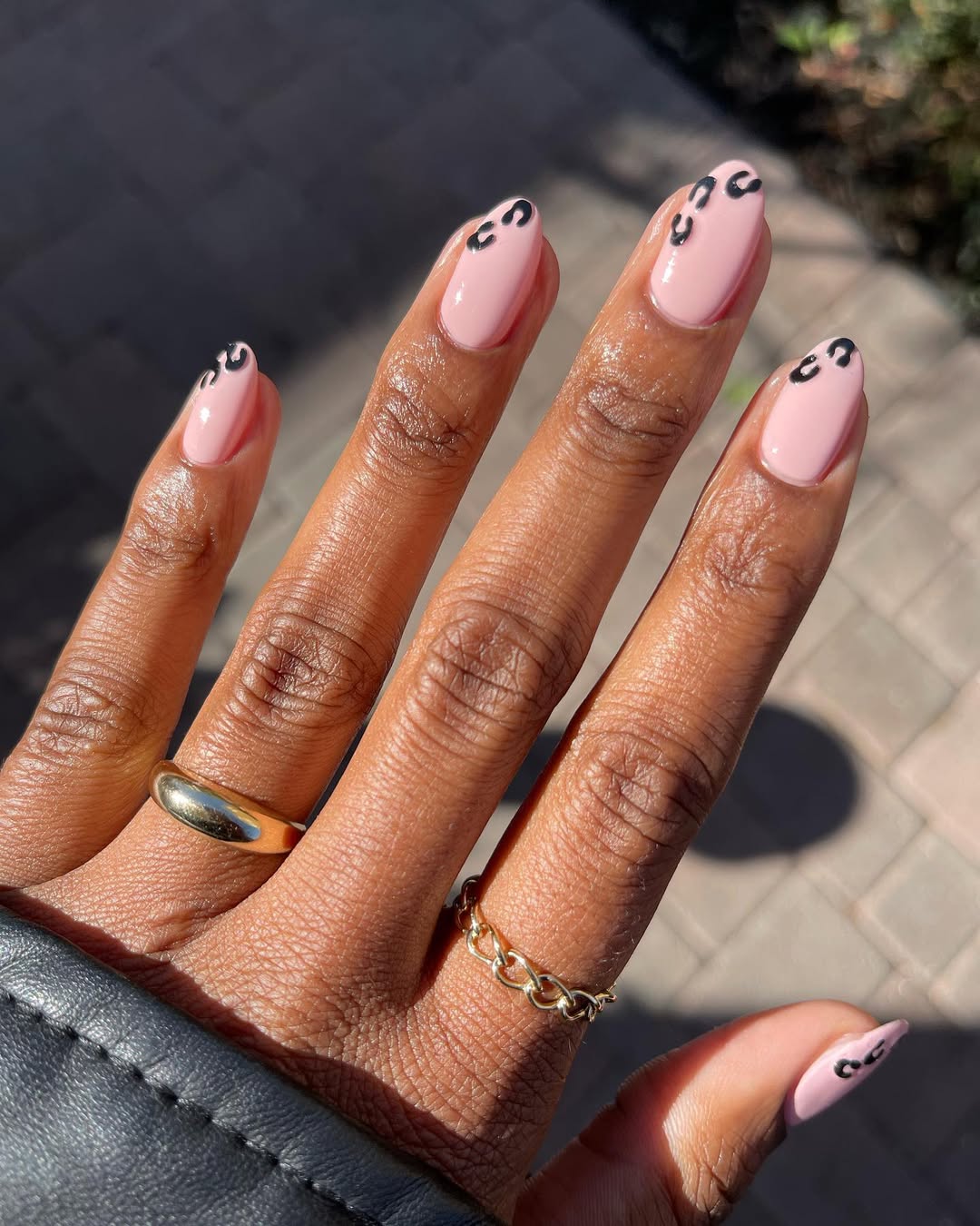 Light Pink With Black Visual Idea Light Pink With Black Visual Idea — Easy Nail Designs