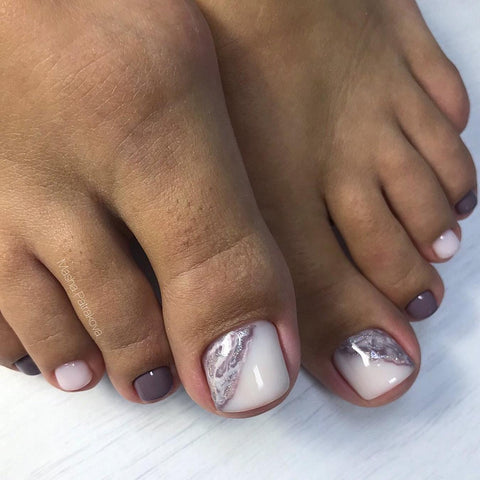 Taupe Marble Swirl Accent Toenails Taupe Marble Swirl Accent Toenails — Toe Nails