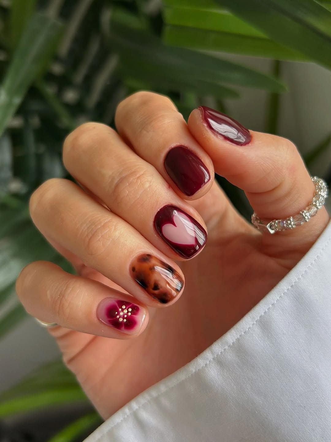 Mixed Print Heart & Leopard Ovals Mixed Print Heart & Leopard Ovals — Short Gel Nails