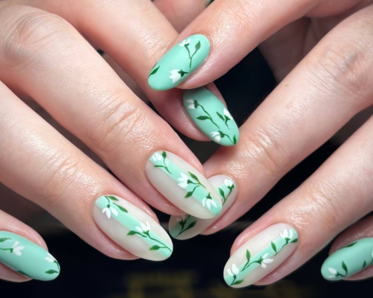 Botanical Mint & Nude Mixed Finish Nails Botanical Mint & Nude Mixed Finish Nails — Mint Green Nails