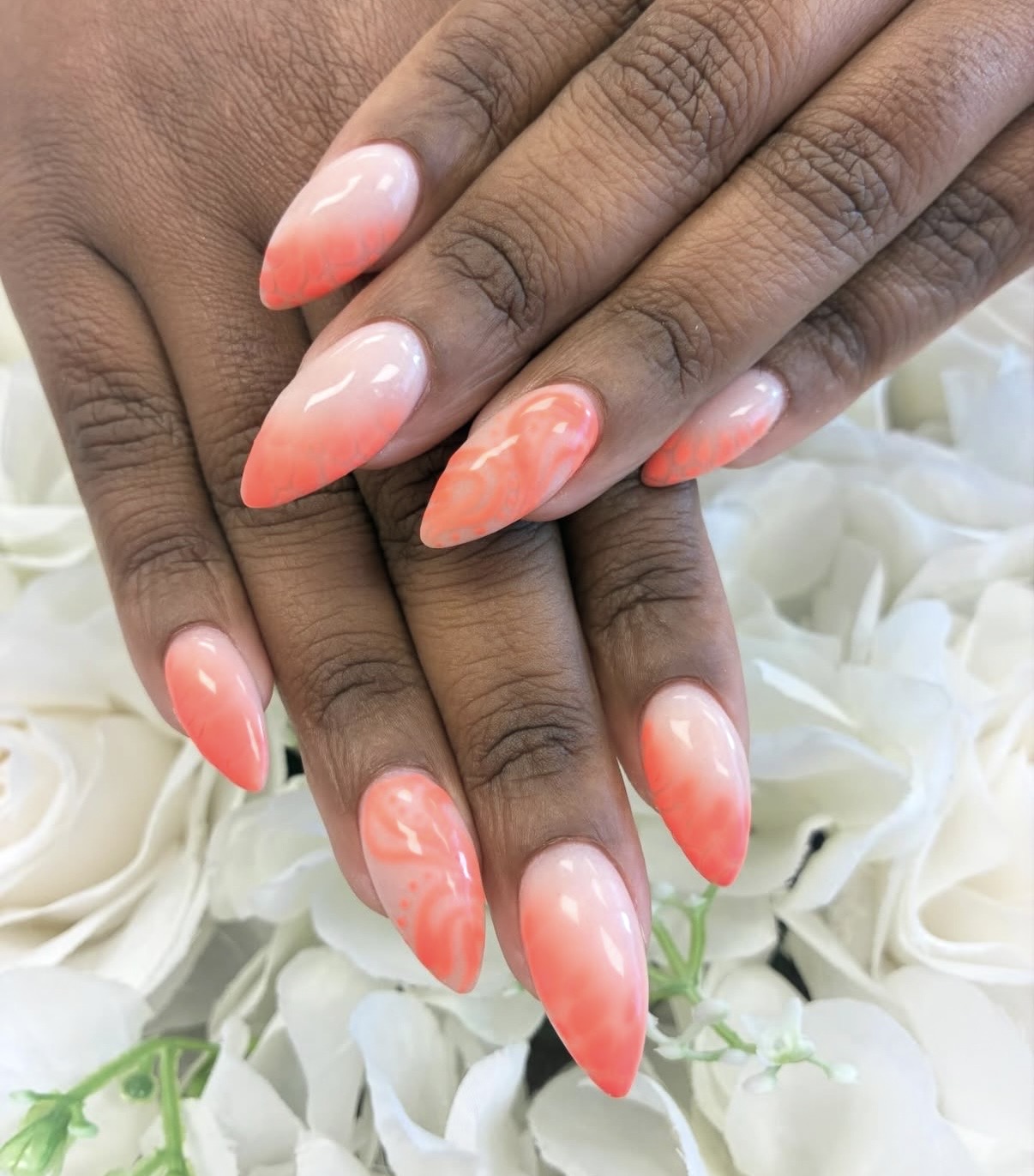 White to Coral-Pink Marbled Gradient White to Coral-Pink Marbled Gradient — Dip Powder Nails