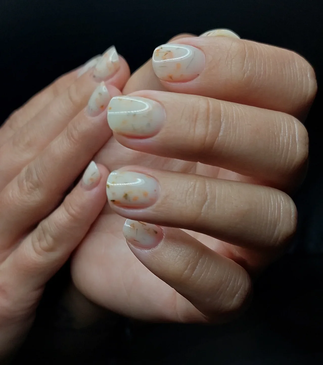 30 Elegant Milky Oval Nails With a Glossy Shine for a Timeless, Feminine Manicure Look
