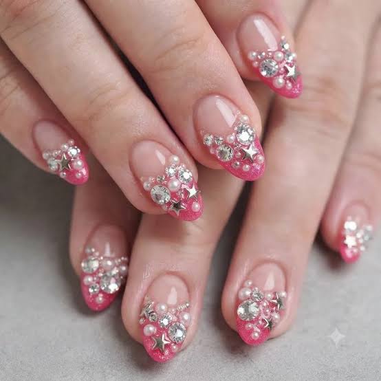 Glamorous Embellished Almond Nails Glamorous Embellished Almond Nails — Y2K Nails