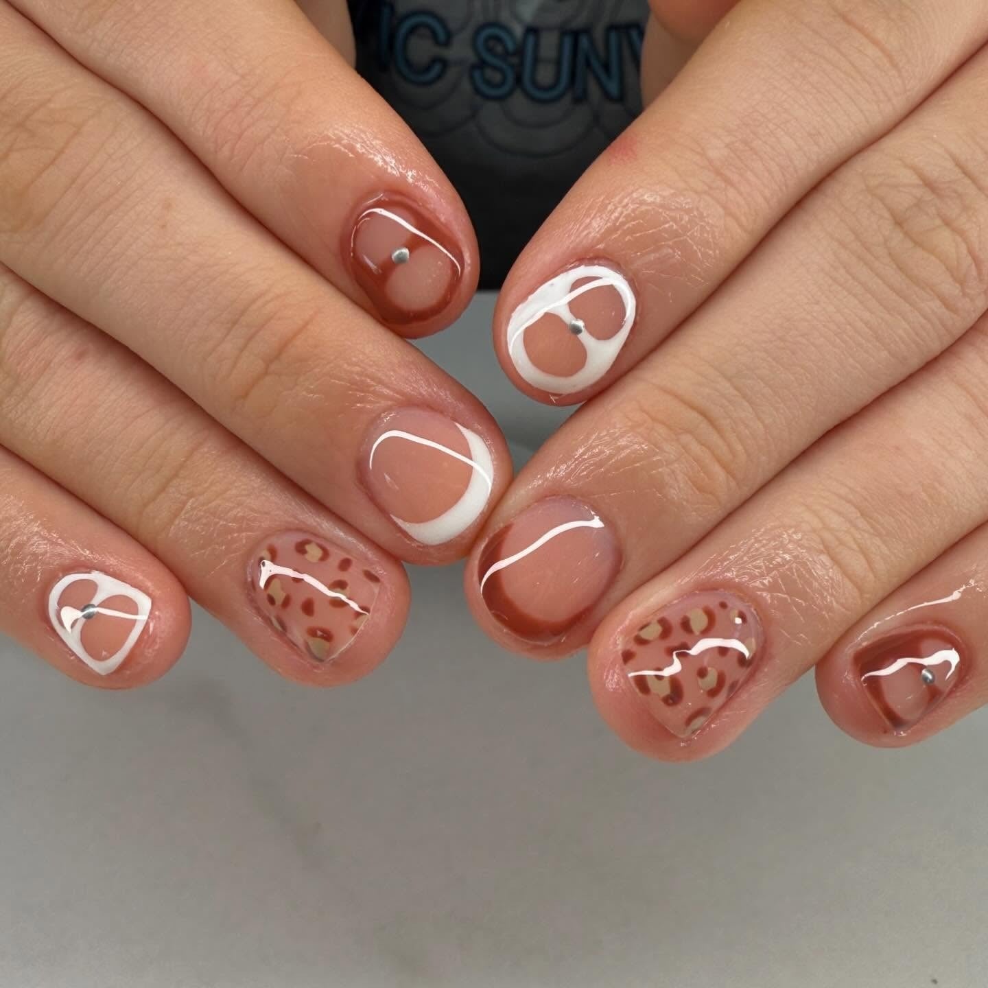 Deep Brown With Tortoiseshell Pattern — Very Short Nails