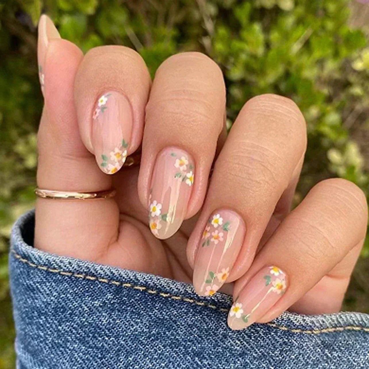 Nude Base with Scattered Dainty Flowers Nude Base with Scattered Dainty Flowers — Flower Nails