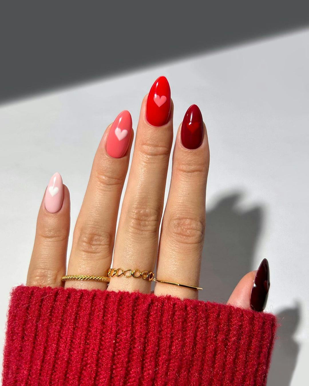 Medium Almond Pink to Red Gradient With Heart Medium Almond Pink to Red Gradient With Heart — Heart Nails
