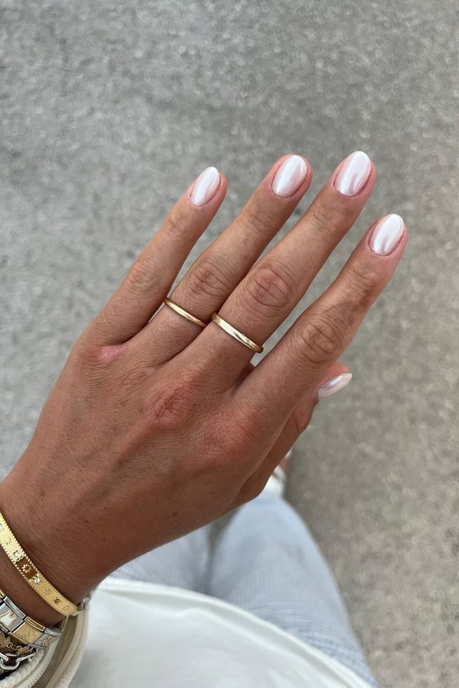Bright White Chrome Mirror Surface Bright White Chrome Mirror Surface — White Chrome Nails