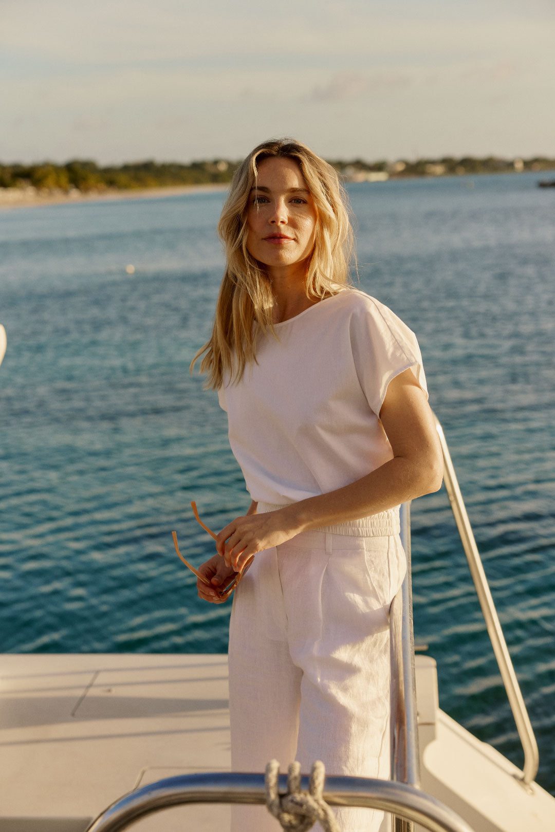 Monochromatic White for a Minimalist Aesthetic Monochromatic White for a Minimalist Aesthetic — Capsule Wardrobe