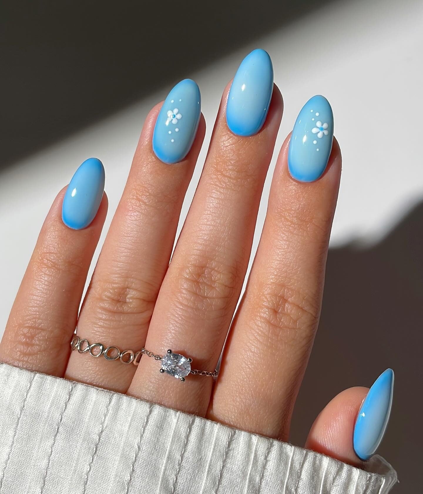 Gradient Light Blue to White Almonds Gradient Light Blue to White Almonds — Light Blue Nails