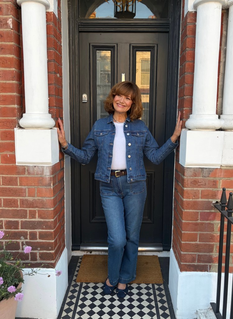Classic Denim-on-Denim with a Defined Waist Classic Denim-on-Denim with a Defined Waist — Outfits for Pear Shape