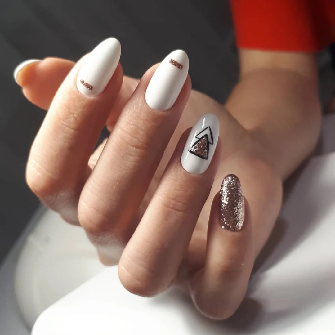 30 Elegant Milky Oval Nails With a Glossy Shine for a Timeless, Feminine Manicure Look