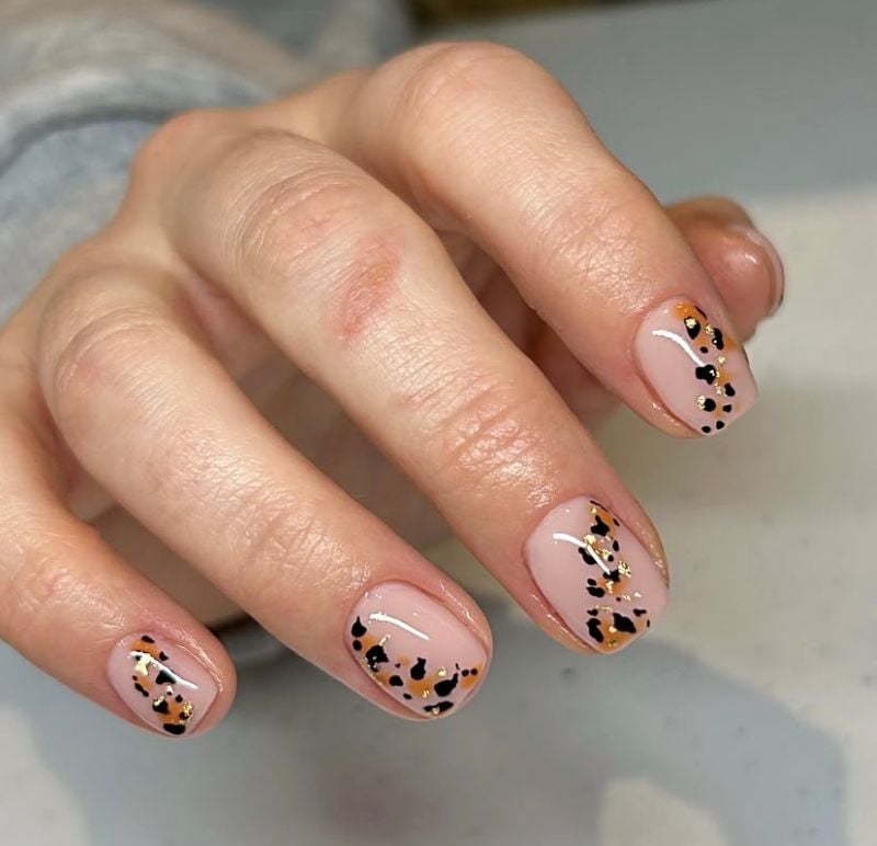 Pink Gold Foil Leopard Round Nails Pink Gold Foil Leopard Round Nails — Leopard Print Nails