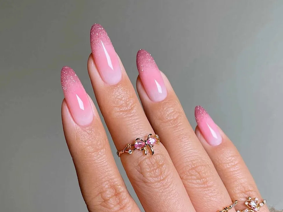 Glossy With Glitter Visual Idea Glossy With Glitter Visual Idea — French Ombre Nails