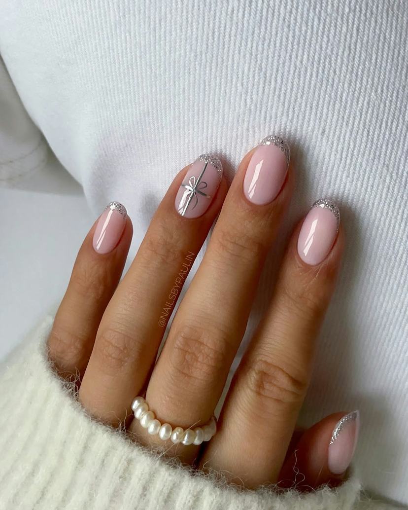 Silver Glitter French Tips with Bow Accent Silver Glitter French Tips with Bow Accent — Silver Nails
