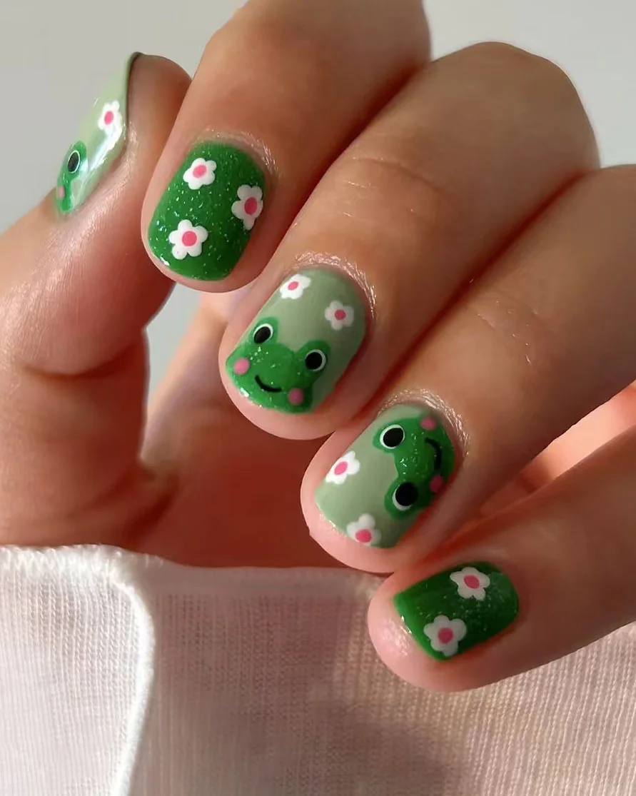 Playful Frog and Flower Round Nails Playful Frog and Flower Round Nails