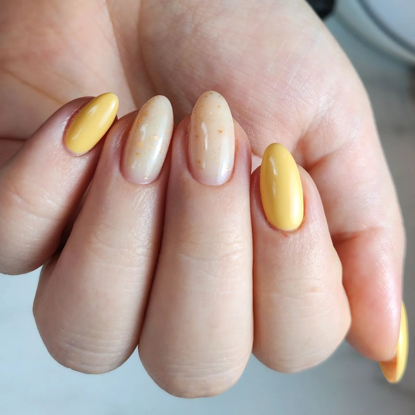Pale Yellow With Gold Flakes Oval Nails Pale Yellow With Gold Flakes Oval Nails — Nails for Pale Skin