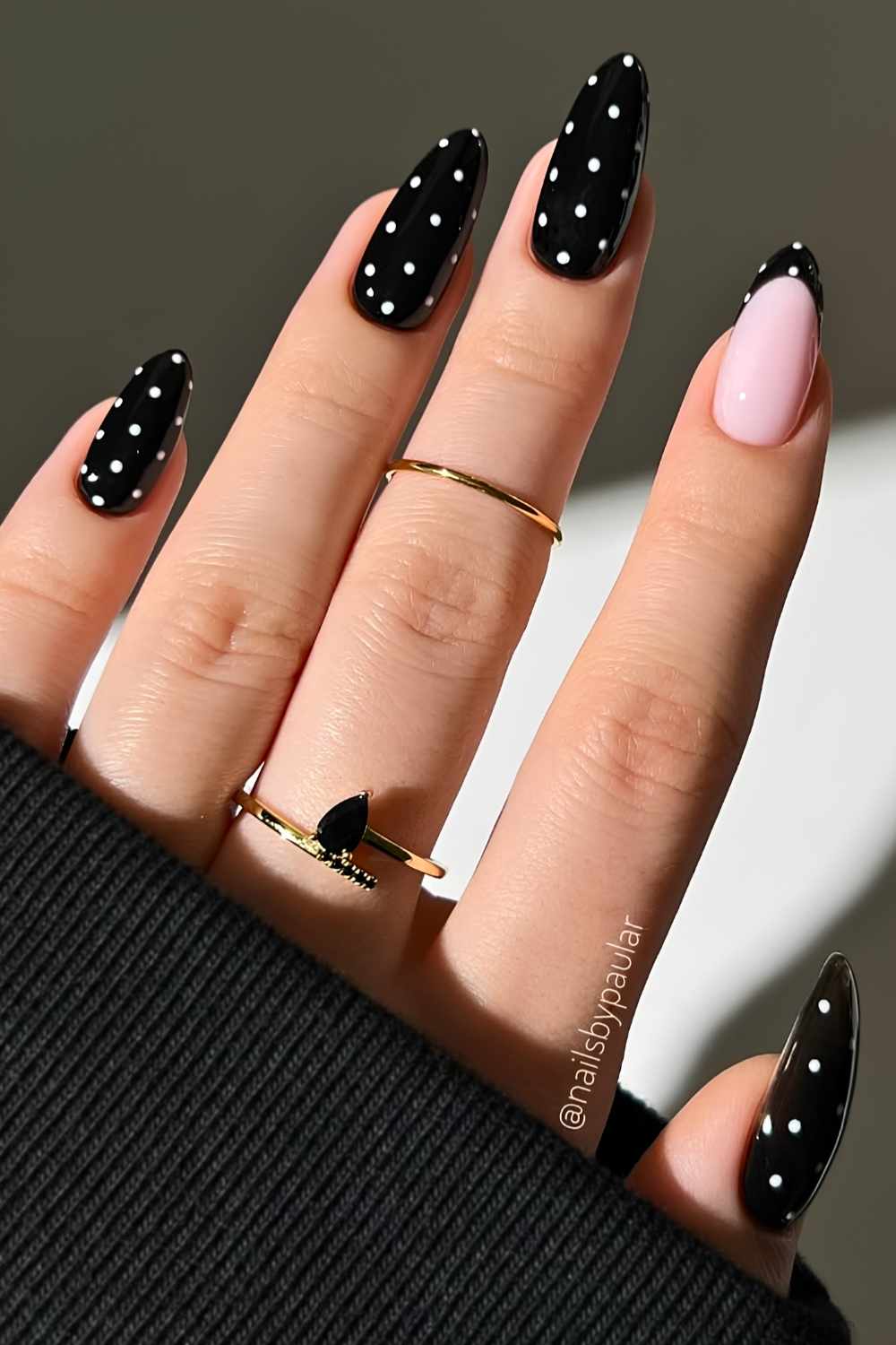 Glossy Polka Dot Black with French Tip Nails Glossy Polka Dot Black with French Tip Nails — Black and White Nails