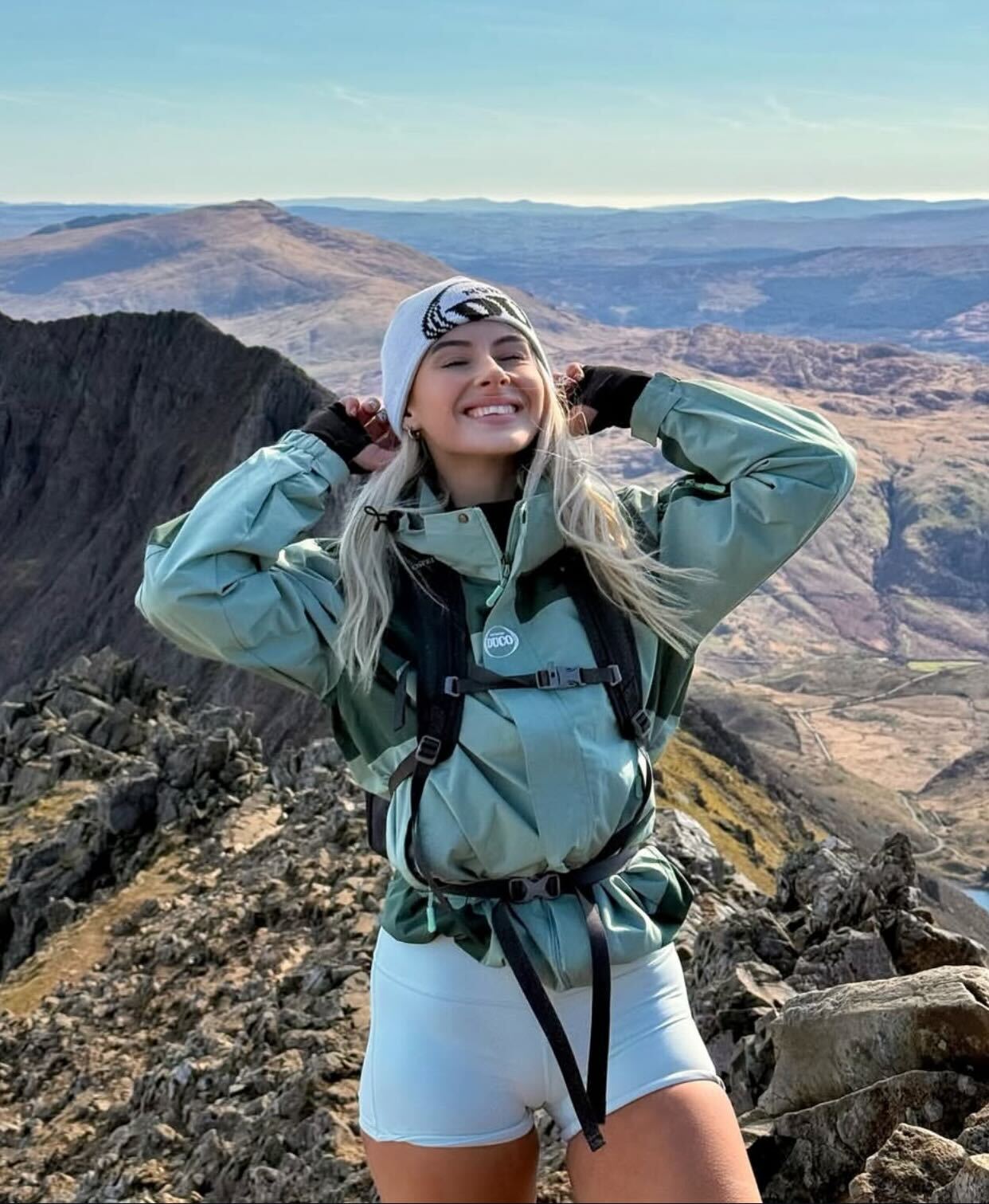 Light Green Hooded Jacket for Mountain Summit — Hiking Outfits
