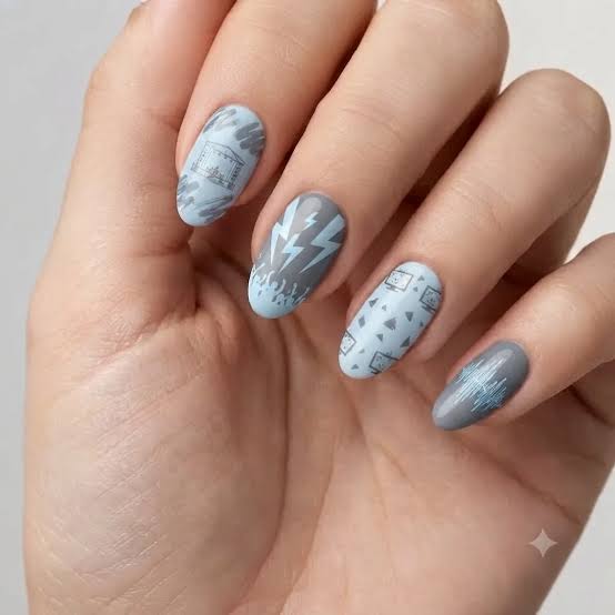 Light Blue Lightning Bolt Oval Nails Light Blue Lightning Bolt Oval Nails — Concert Nails