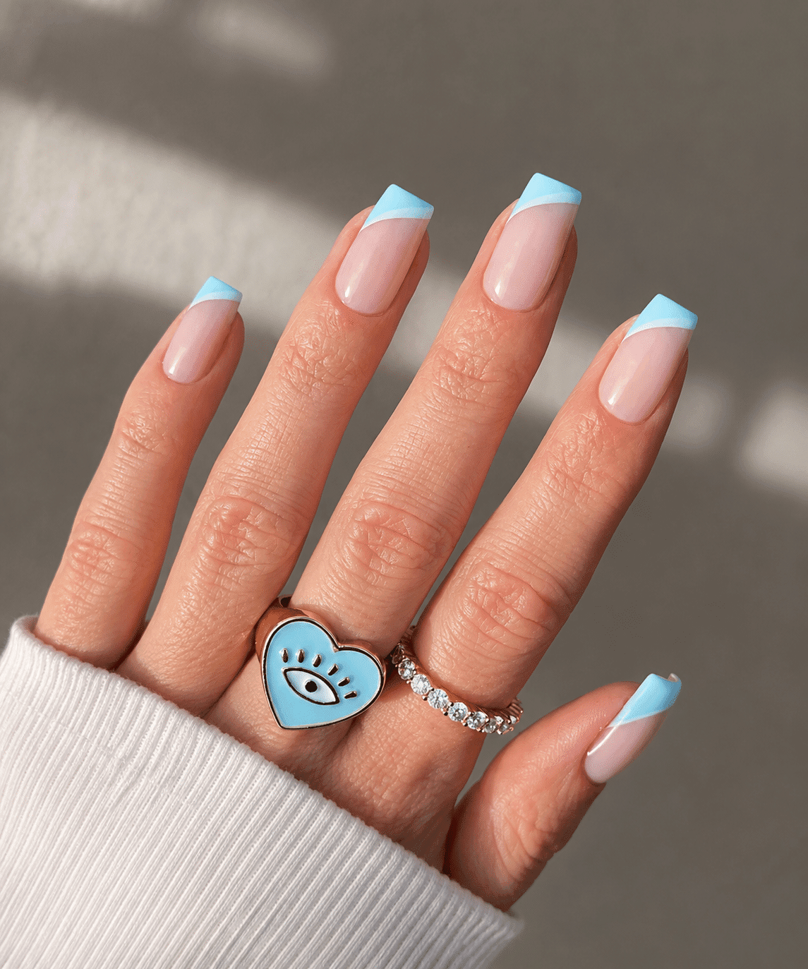 One Hand Visual Idea — French Tip Nails
