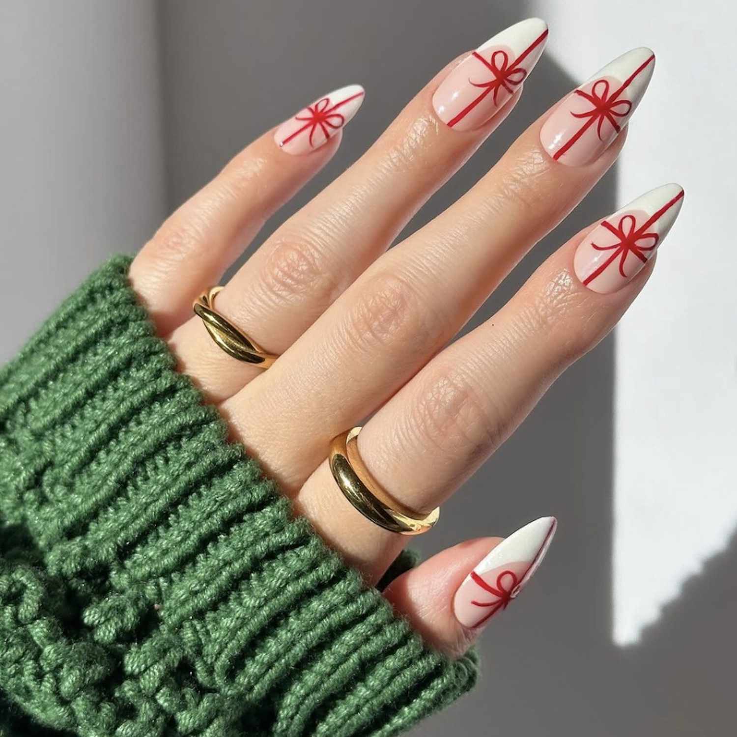 Gift Wrap Red Bow Stiletto Nails Gift Wrap Red Bow Stiletto Nails — Bow Nails