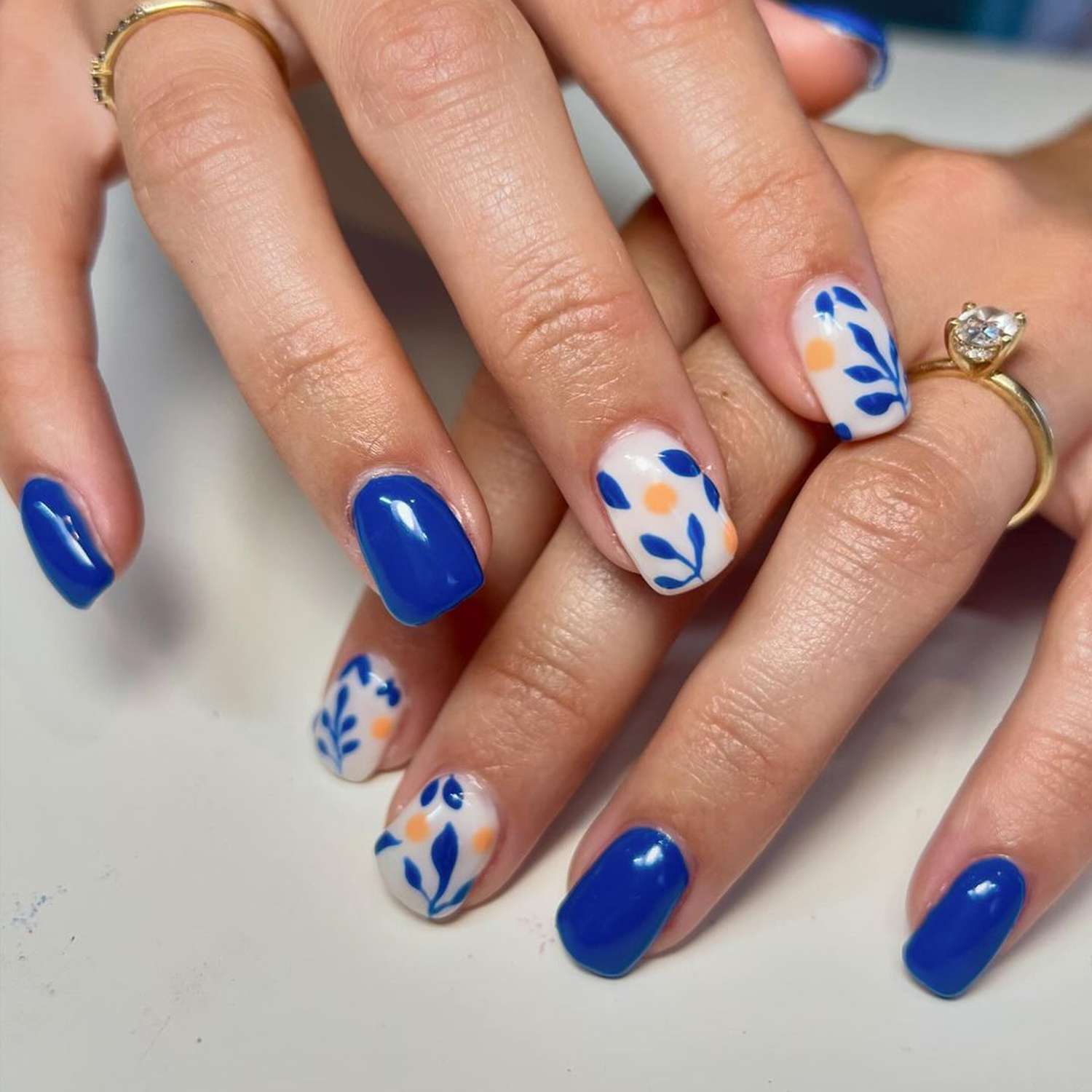 Royal Blue with Floral Motif Short Oval Nails Royal Blue with Floral Motif Short Oval Nails — Royal Blue Nails