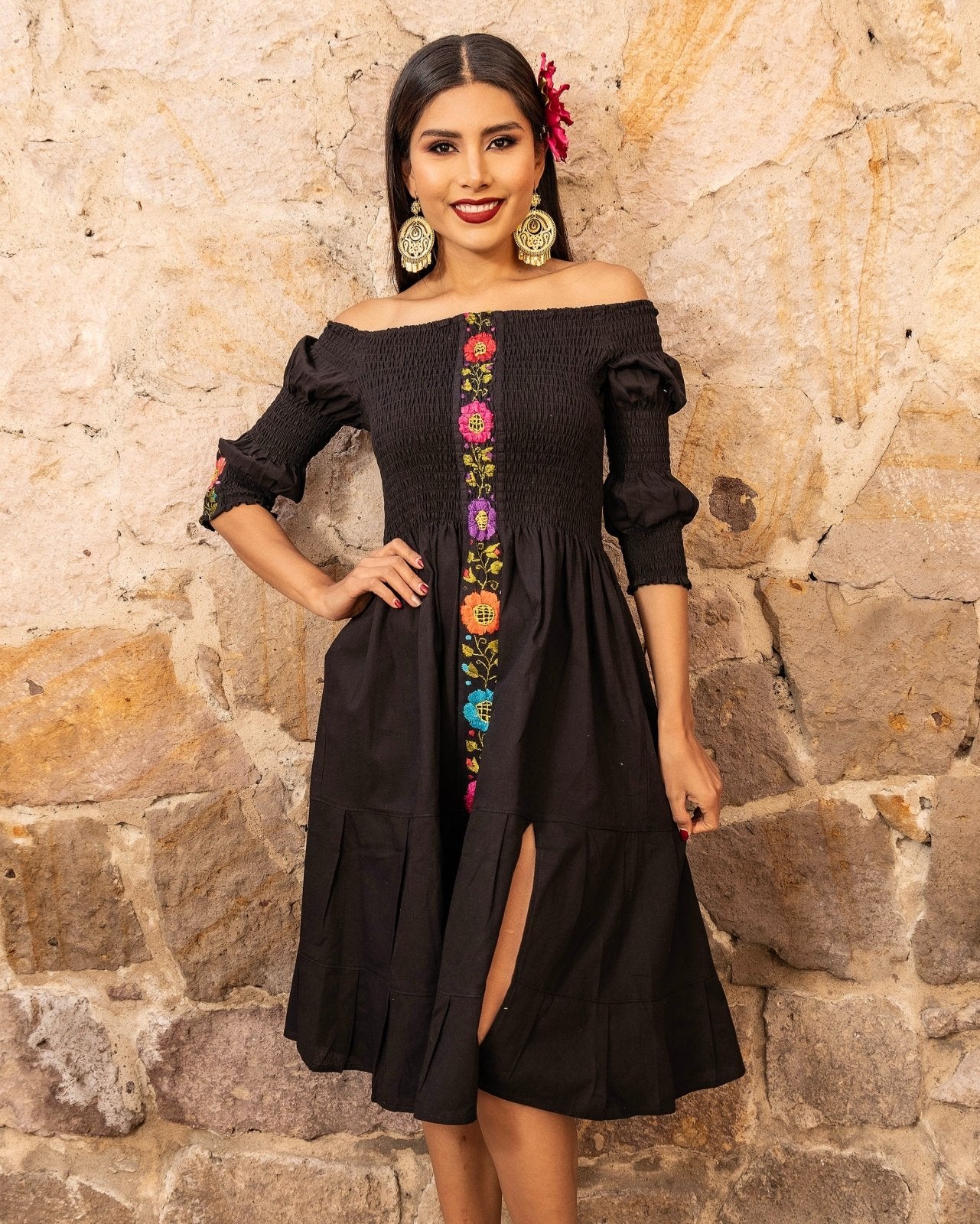 Black Embroidered Off-the-Shoulder Dress for Festive Evenings Black Embroidered Off-the-Shoulder Dress for Festive Evenings — Latina Outfits