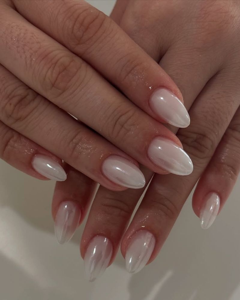 Bright White High-Shine Chrome Bright White High-Shine Chrome — White Chrome Nails
