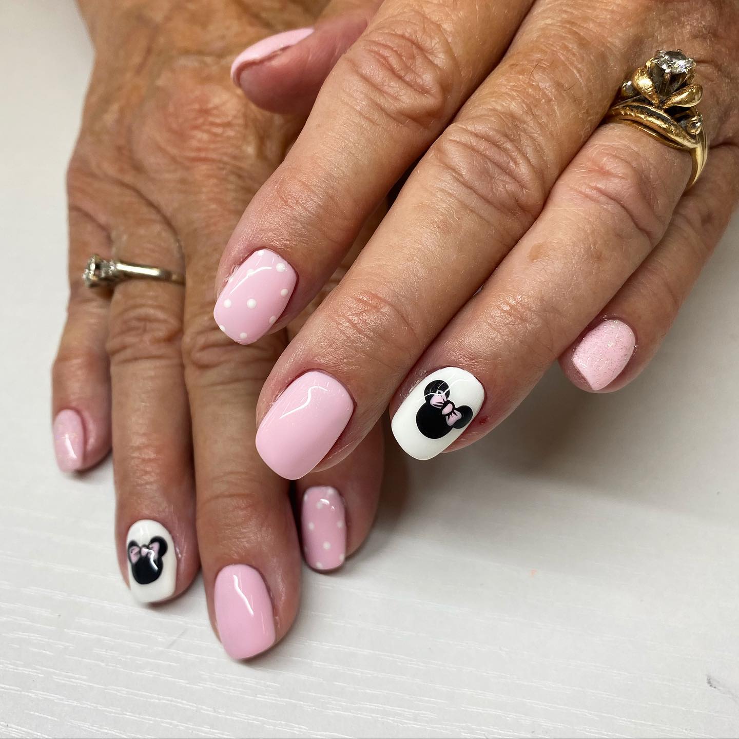 Minnie Face Glitter Pink White Nails — Disney Nails