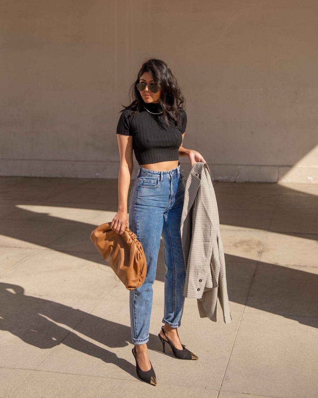 Plaid Blazer Draped Over Crop Top and Jeans for a Smart Casual Look Plaid Blazer Draped Over Crop Top and Jeans for a Smart Casual Look — Casual Date Night Outfits