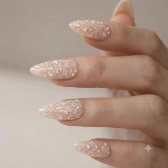 Off-White Lace-Like 3D Pattern Nails — 3D Nails