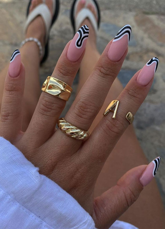 Abstract Wavy Lines Visual Idea — Aesthetic Nails