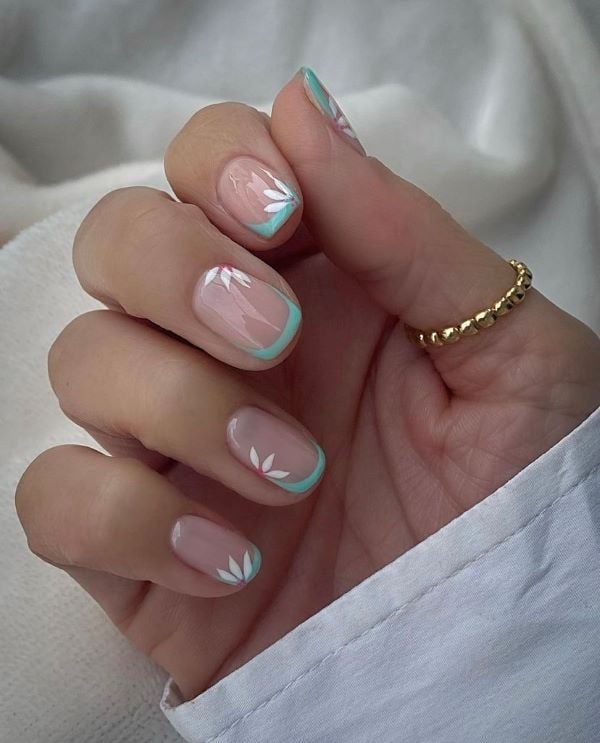 Mint Green French Floral Accents — Short Round Nails