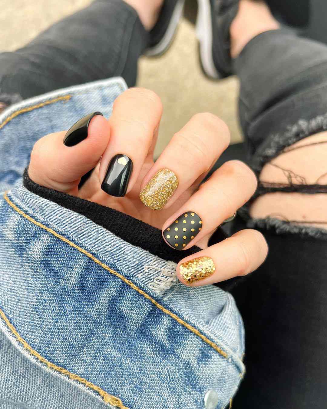 Short Square Mix Glitter Matte Polka Dots — Black and Gold Nails