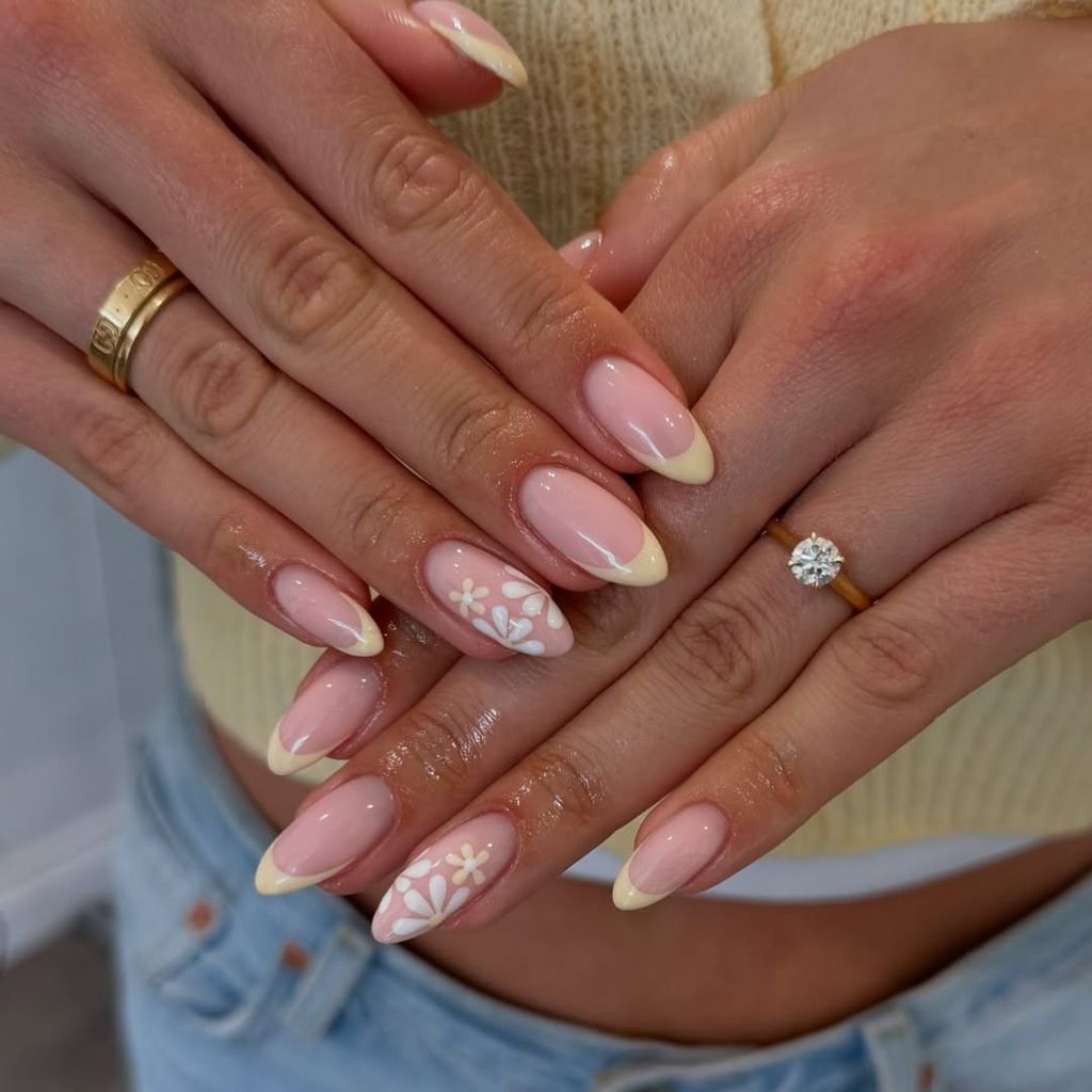 Small White Flowers On Accent Nails Visual Idea — Pastel Nails