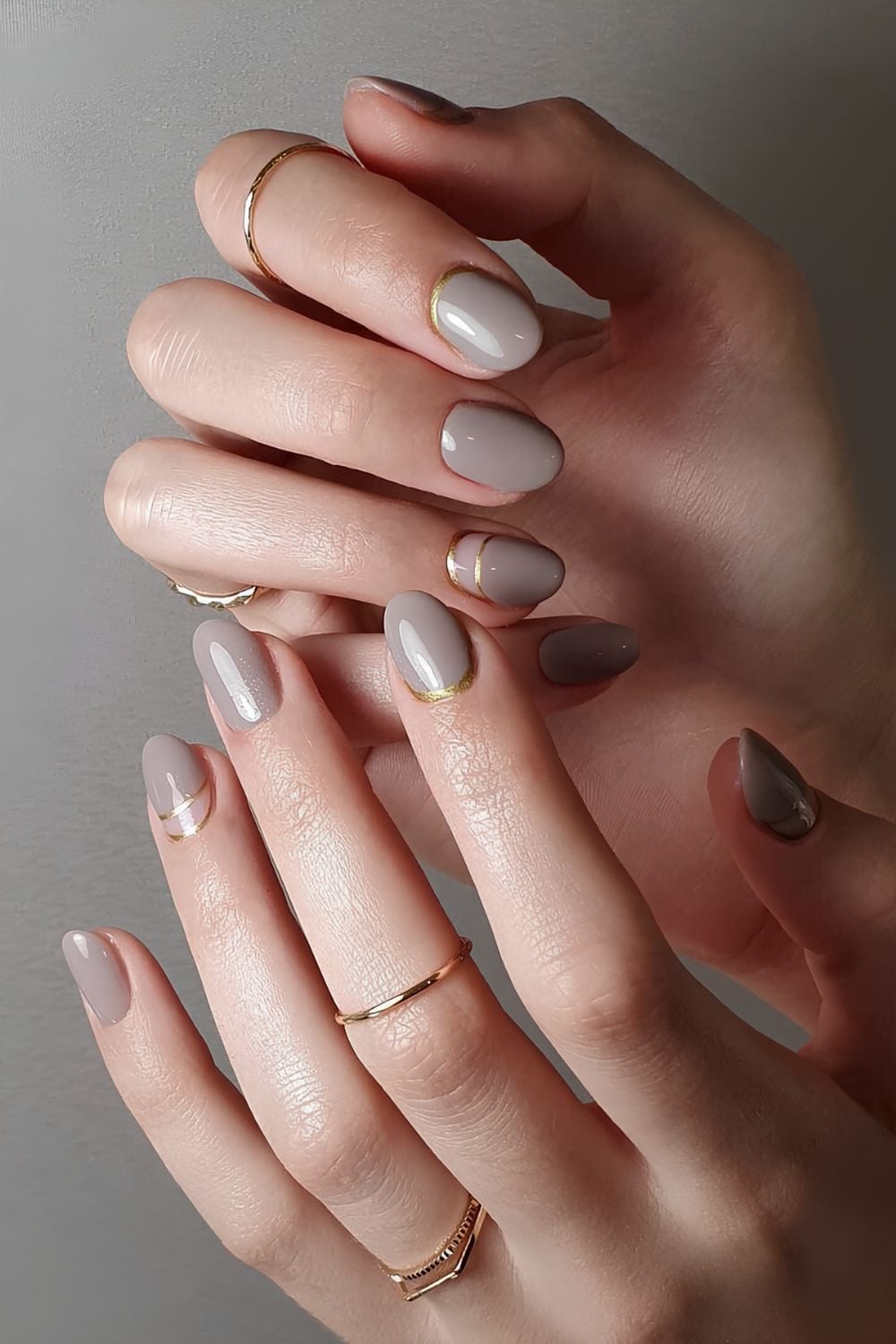 Taupe-Gray Glossy Nails with Gold Foil Lines Taupe-Gray Glossy Nails with Gold Foil Lines — Gray Nails
